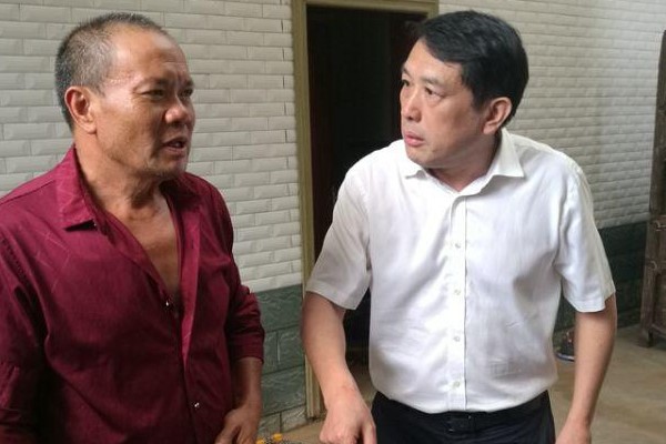 康月林看望慰问受灾群众　指导重灾区抗灾和重建工作