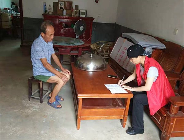 攸县林业局走访慰问小集受灾群众,指导灾后重建