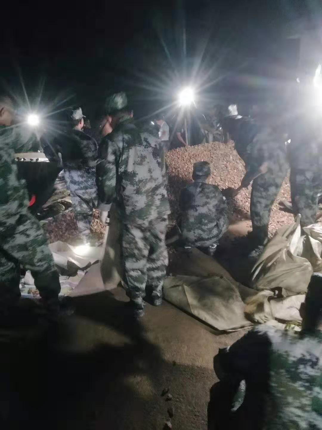 抗洪抢险  人民武装有令必出