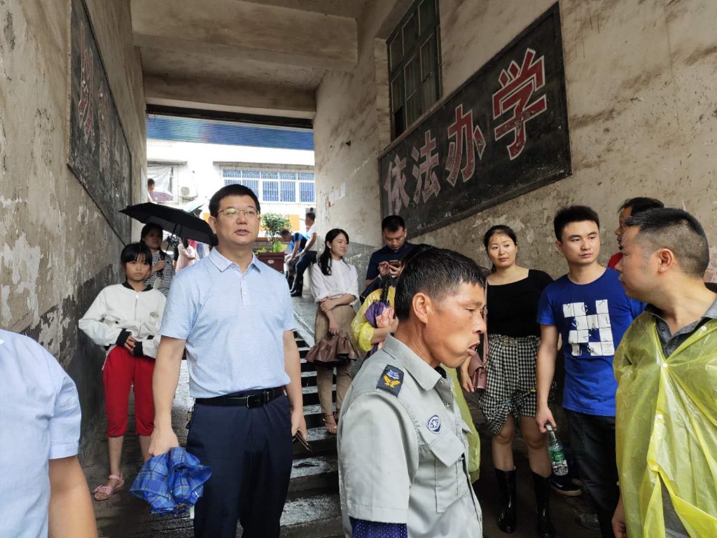 大雨来袭，教育系统积极开展防汛救灾工作
