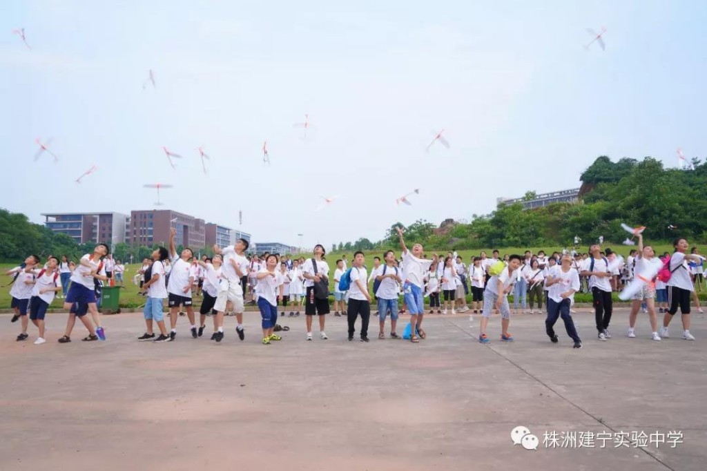 走进建宁实验中学，一起玩科技、品创新！