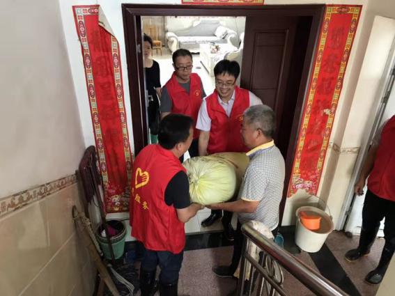 初心，在抗洪一线绽放