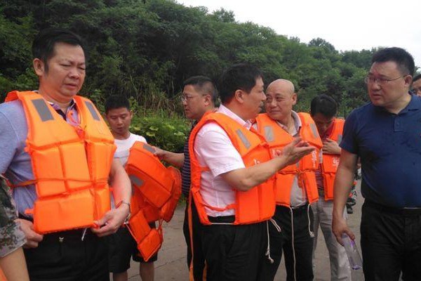 省应急管理厅副厅长朱崇洲来攸指导抗洪救灾工作