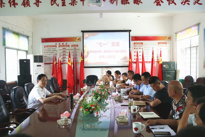 王利波走访慰问困难党员和老党员