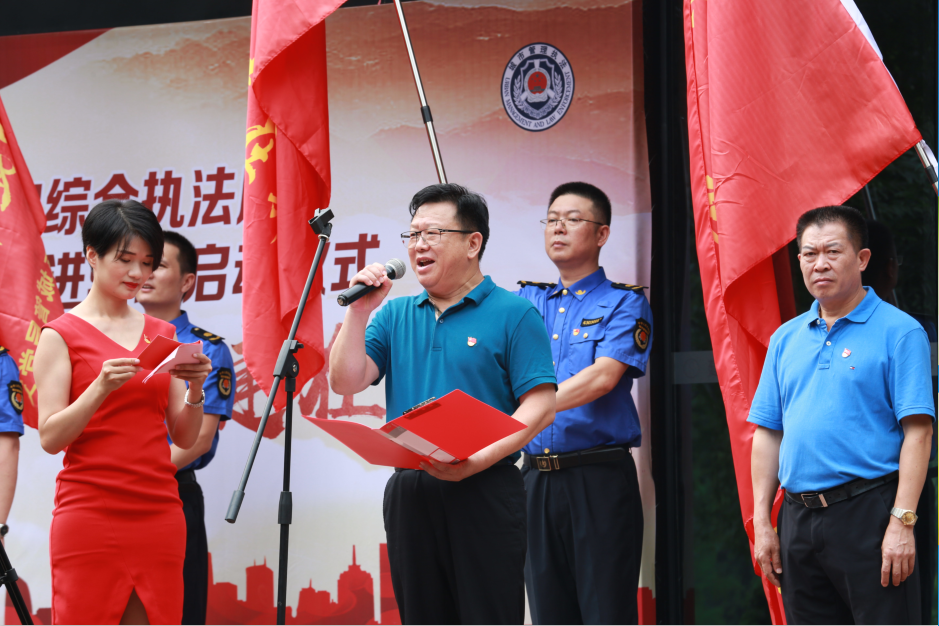 党旗飘在街巷 支部联点驿站