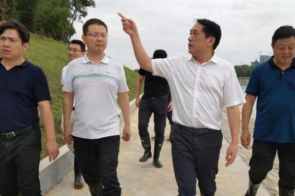 扛牢责任、筑牢防线，以更昂扬的姿态迎战新一轮强降雨——康月林带头深入一线督导防汛抗灾工作