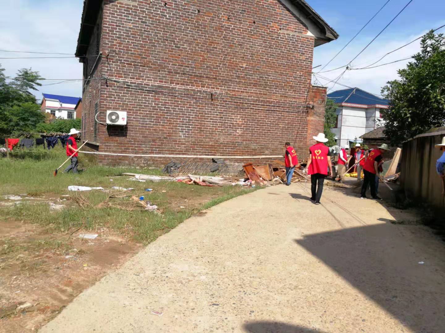 灾后重建，市场监管"红马甲"再次行动