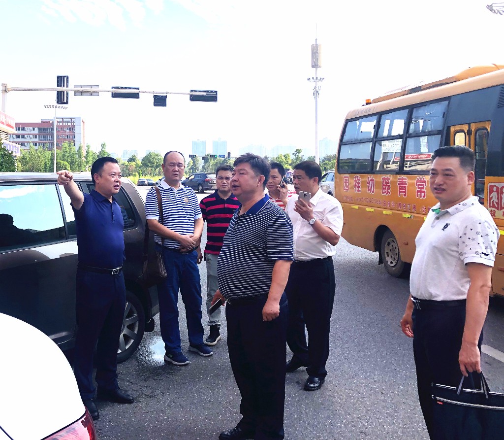 晓彤局长巡街，徒步检查天元区湘山路城市管理工作