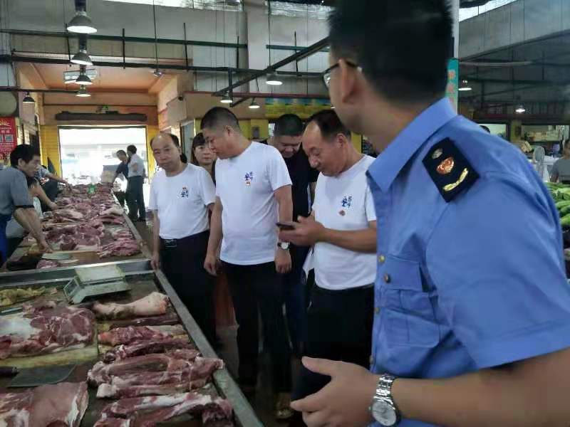 皇图岭市场监管所开展私屠滥宰联合执法行动