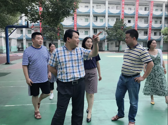 区财政局局长陈晓勇到立人学校指导工作