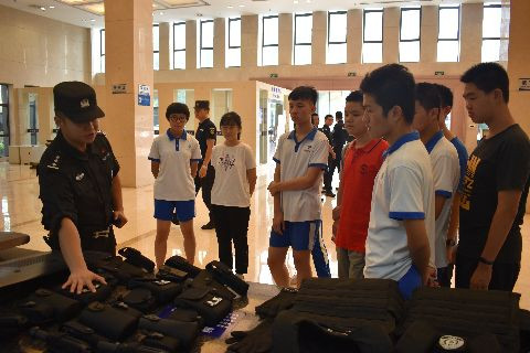 特警支队开展警营开放日活动