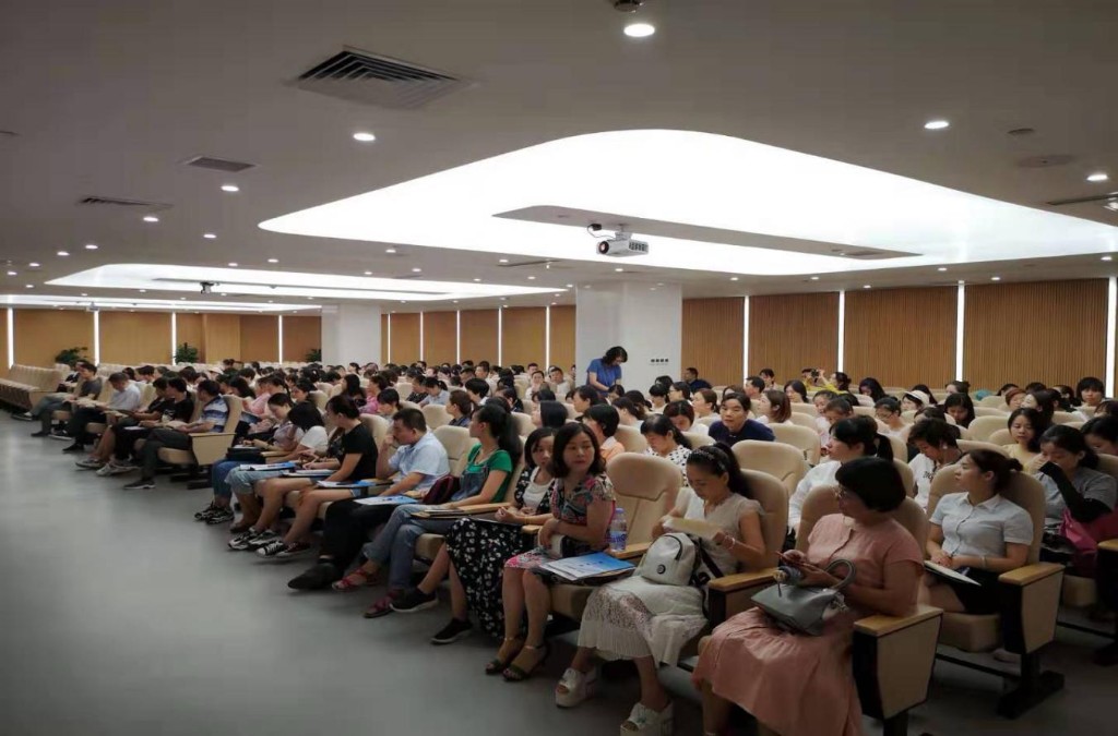 湖南省首家上线不动产登记网上申请 打造网上服务“新窗口”---株洲市不动产登记“交房即交证”，商品房发证在线申请培训会