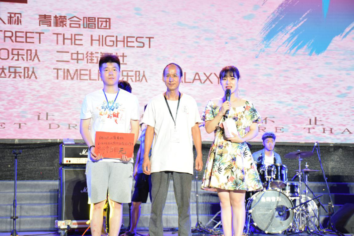 2019“盛夏光年”慈善音乐节唱响钢琴广场