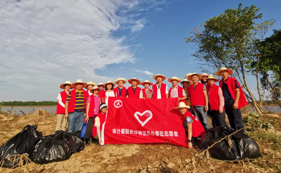 环保志愿者行动在新区焕发光亮
