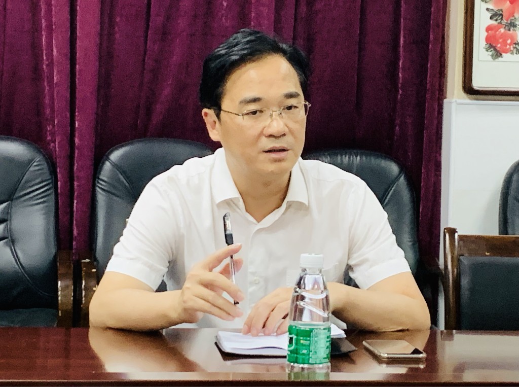 王利波调研学校改扩建项目