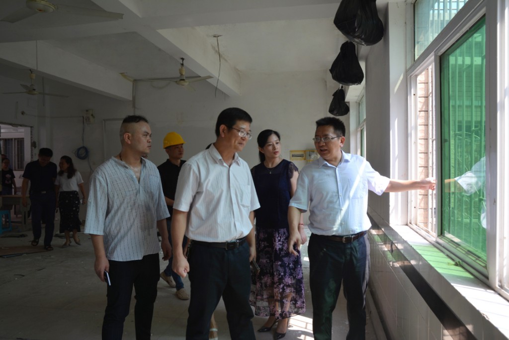 天元区区长姚永告一行视察建宁实验小学工程项目建设情况