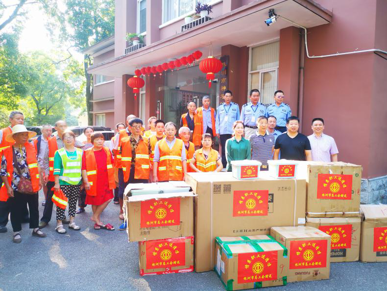 关爱在身边 夏日送清凉