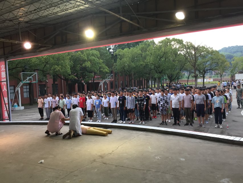 董家塅街道社区卫生服务中心走进校园开展急救技术培训