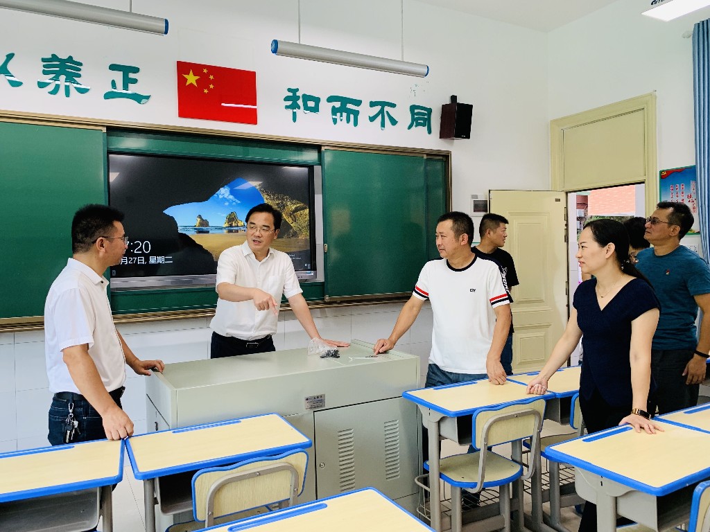 王利波调研学校改扩建项目