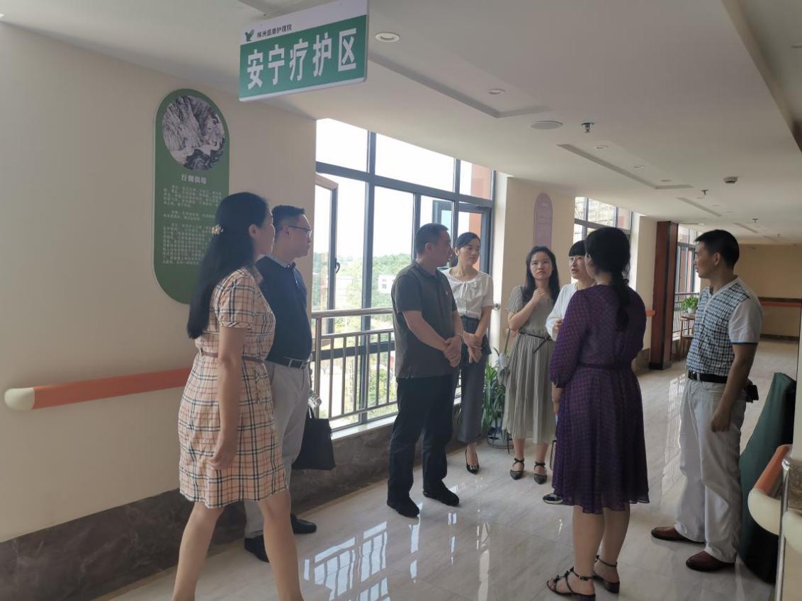 市卫健委副主任杜志强一行实地调研我区安宁疗护机构和医养结合机构工作