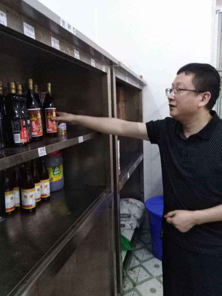 绷紧食品安全之弦,办好人民满意教育