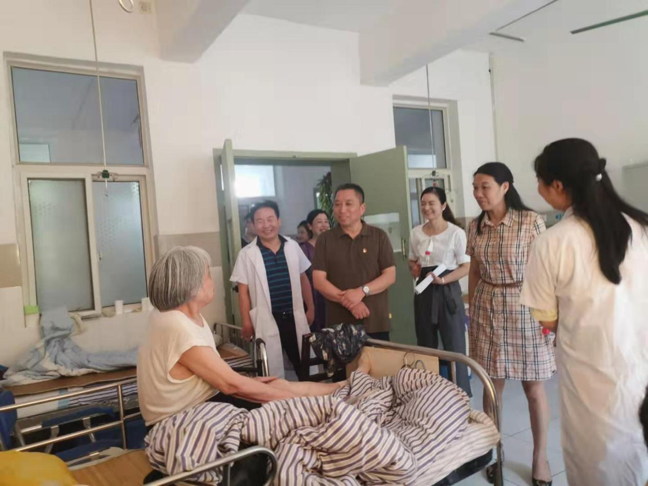 市卫健委副主任杜志强一行实地调研我区安宁疗护机构和医养结合机构工作