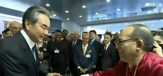 “这是绝活！”国务委员、外交部部长王毅点赞攸县非遗项目洪氏剪纸