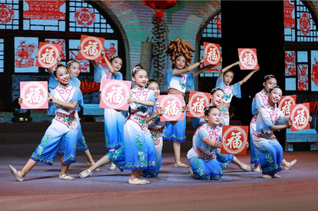 茨菇塘街道举办“迎国庆·颂辉煌”大型文艺汇演