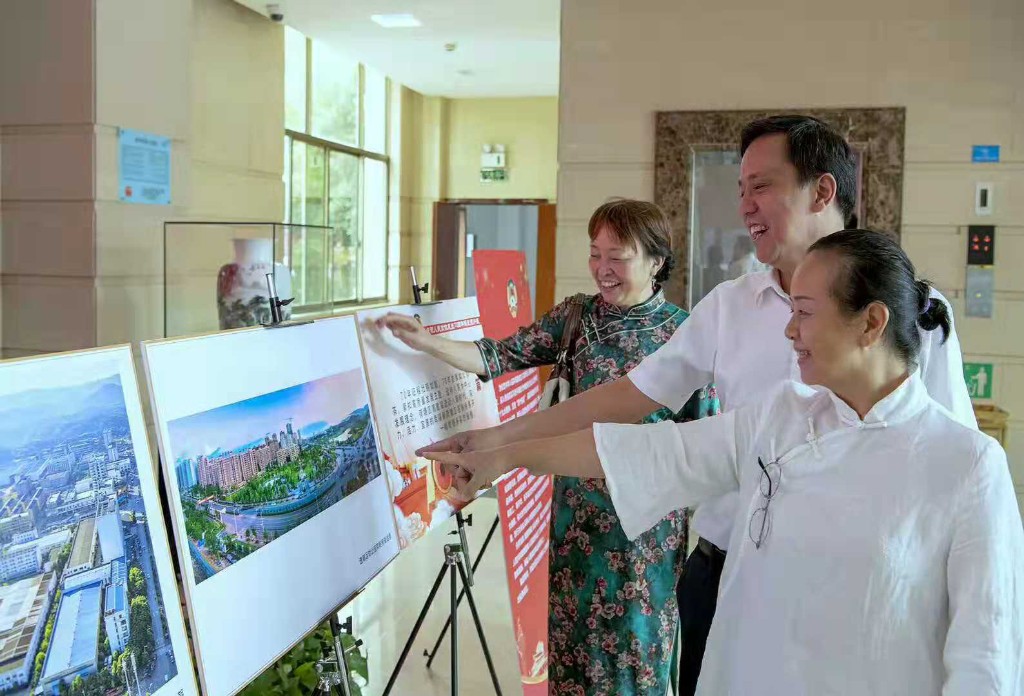 区政协庆祝人民政协成立70周年摄影图片和书法美术作品展开展