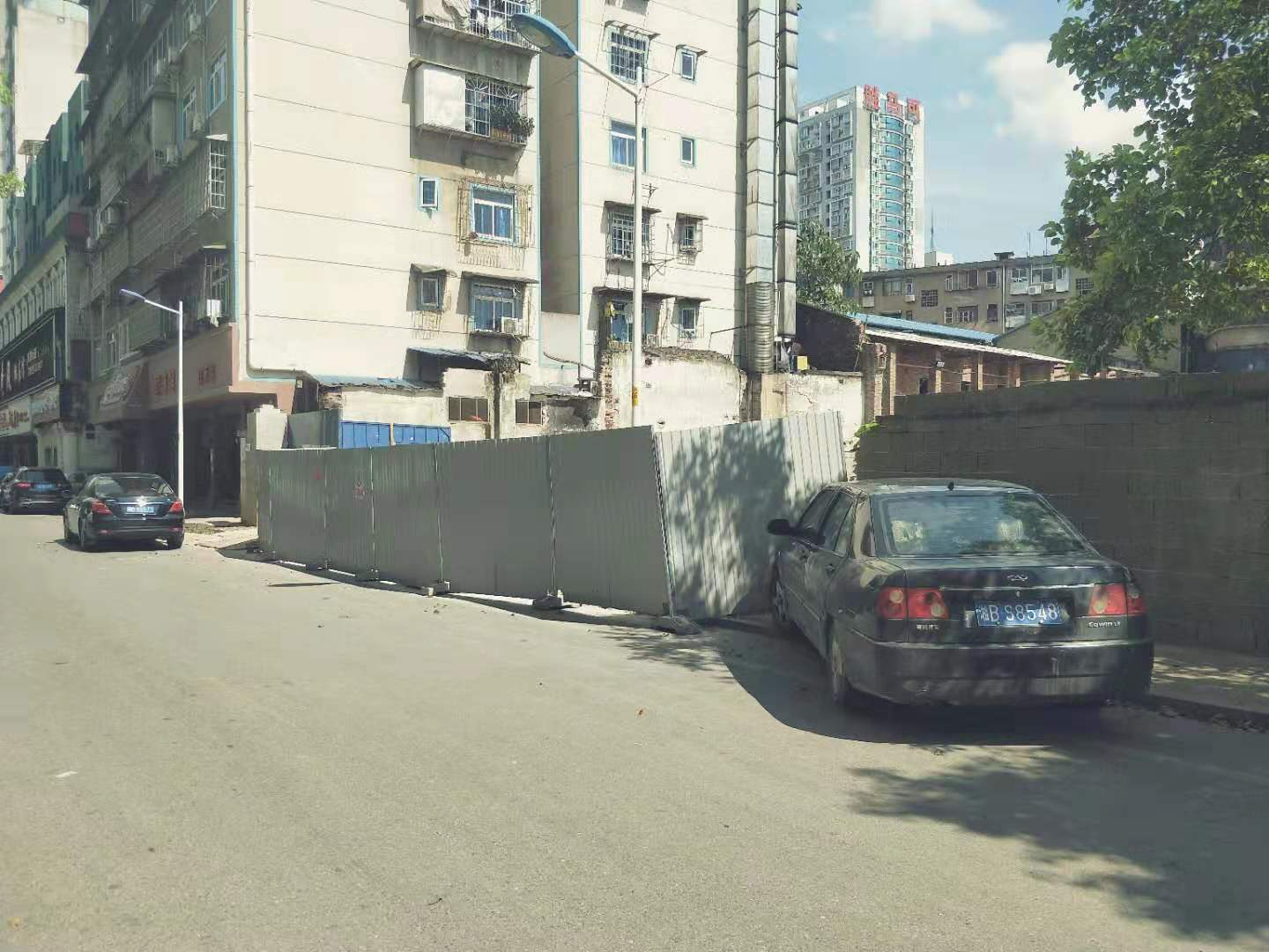 区城管局开展道路基础设施精细化监管行动
