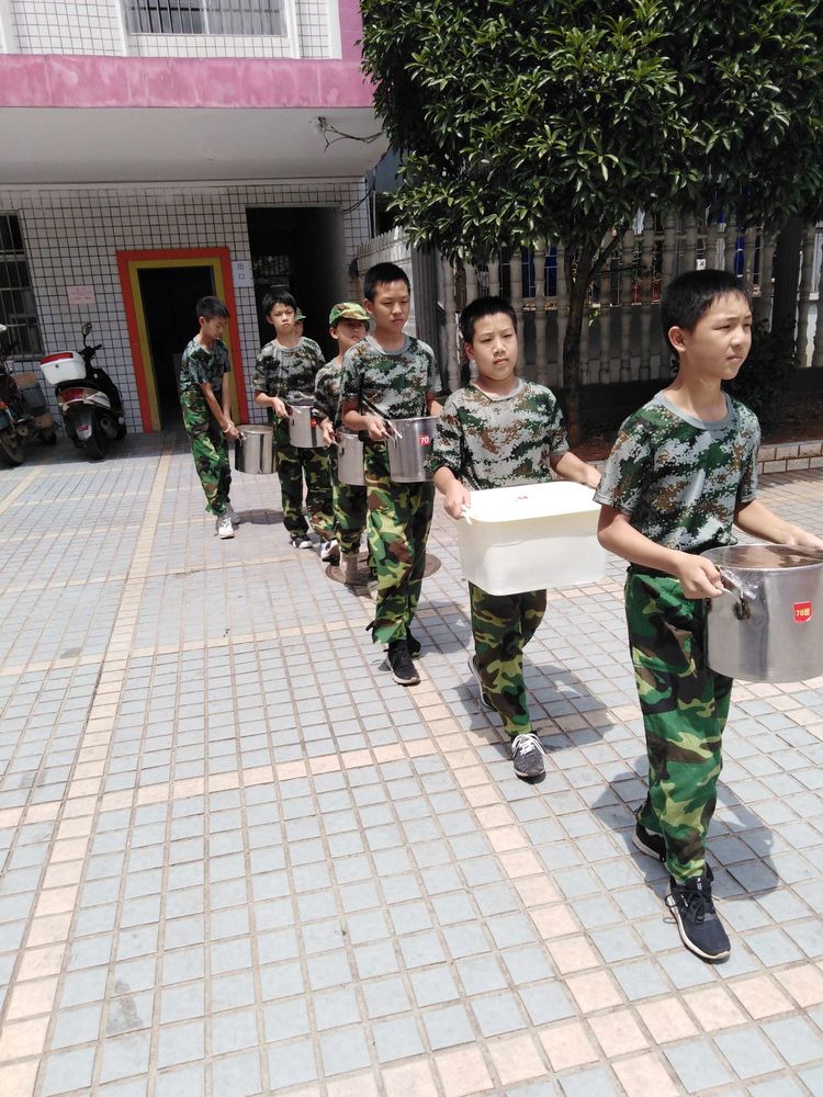 绷紧食品安全之弦,办好人民满意教育