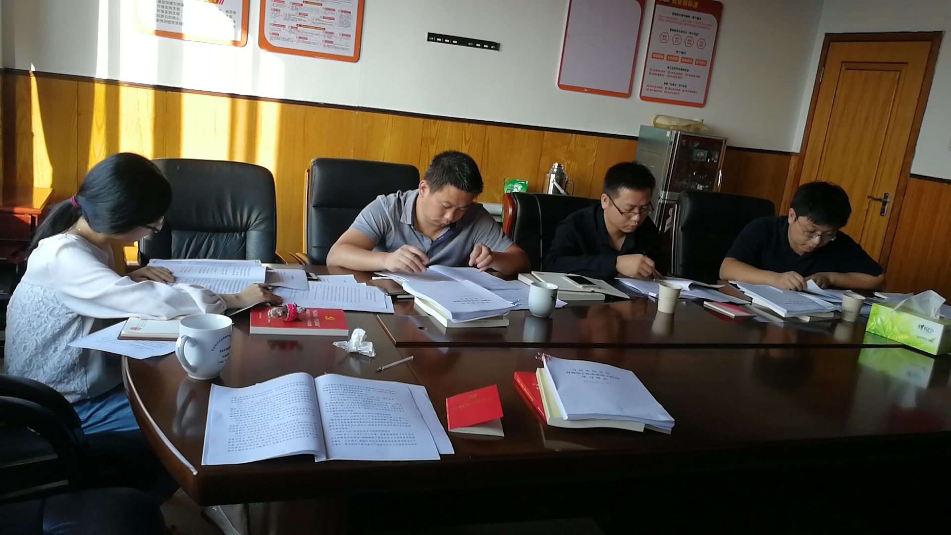 市政府金融办开展为期七天主题教育学习