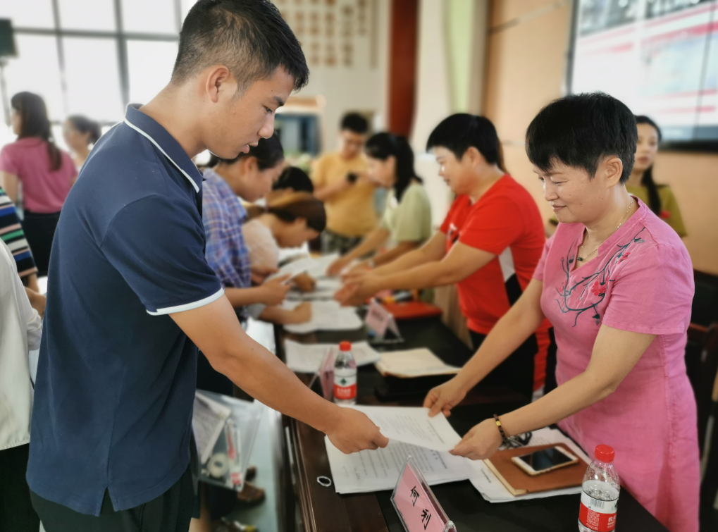 同心筑梦向未来 ——新马小学召开2019年秋季开学全体教师大会