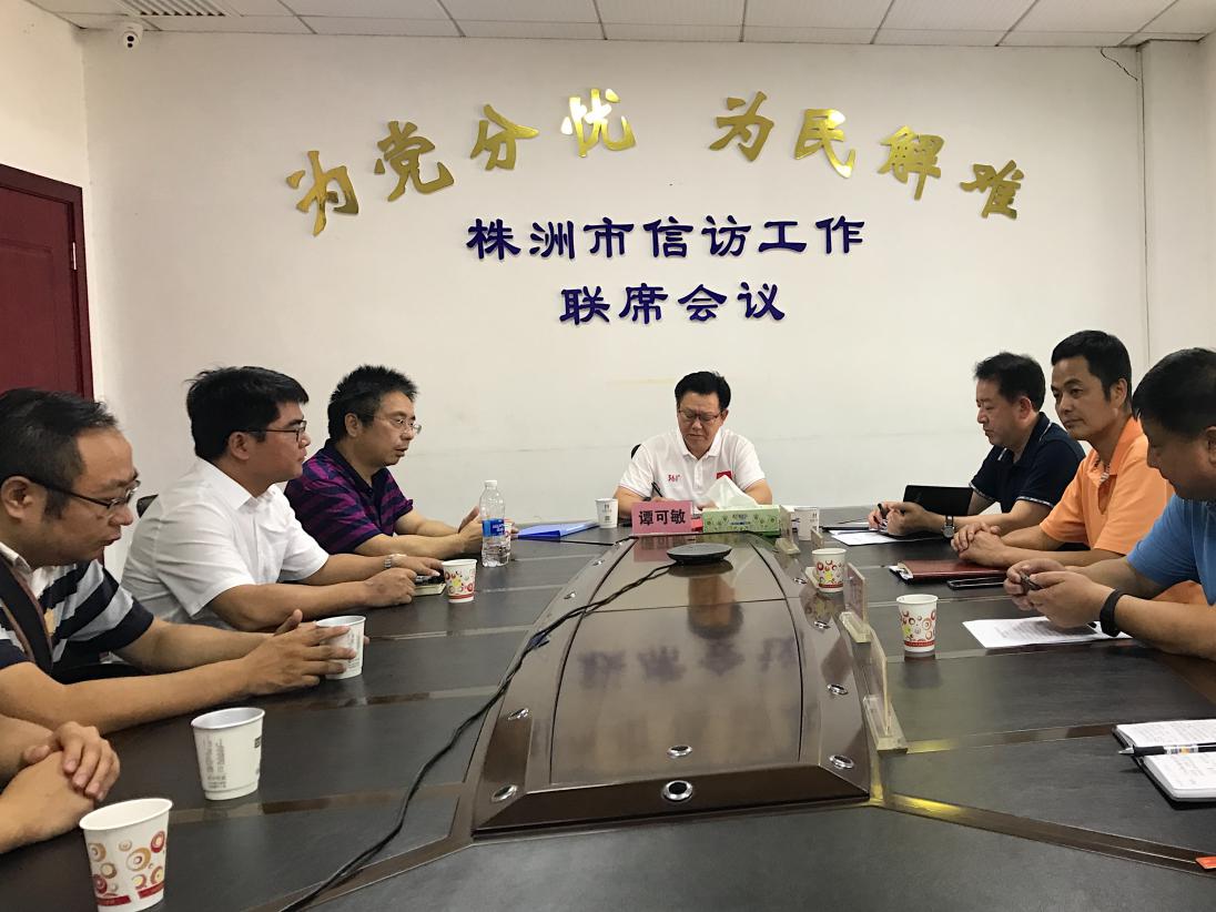 株洲市人民政府副市长谭可敏到市信访局接待来访群众