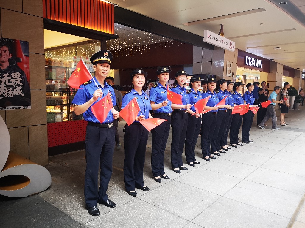 芦淞区开展“追梦动力谷 礼赞新中国”庆祝中华人民共和国成立七十周年城乡同声唱活动
