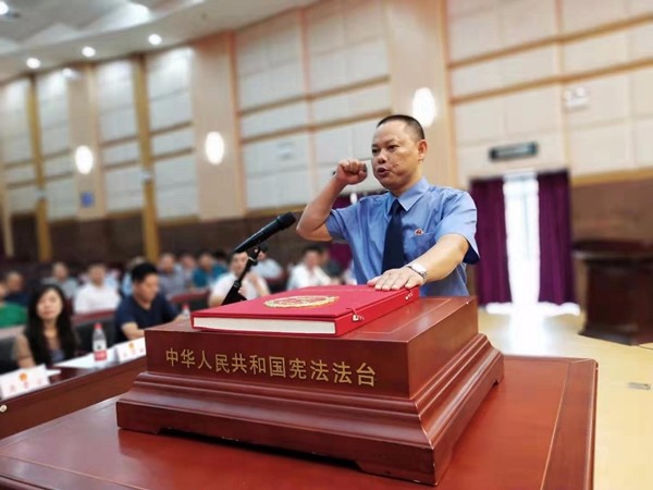 攸县十七届人大常委会第二十六次会议召开