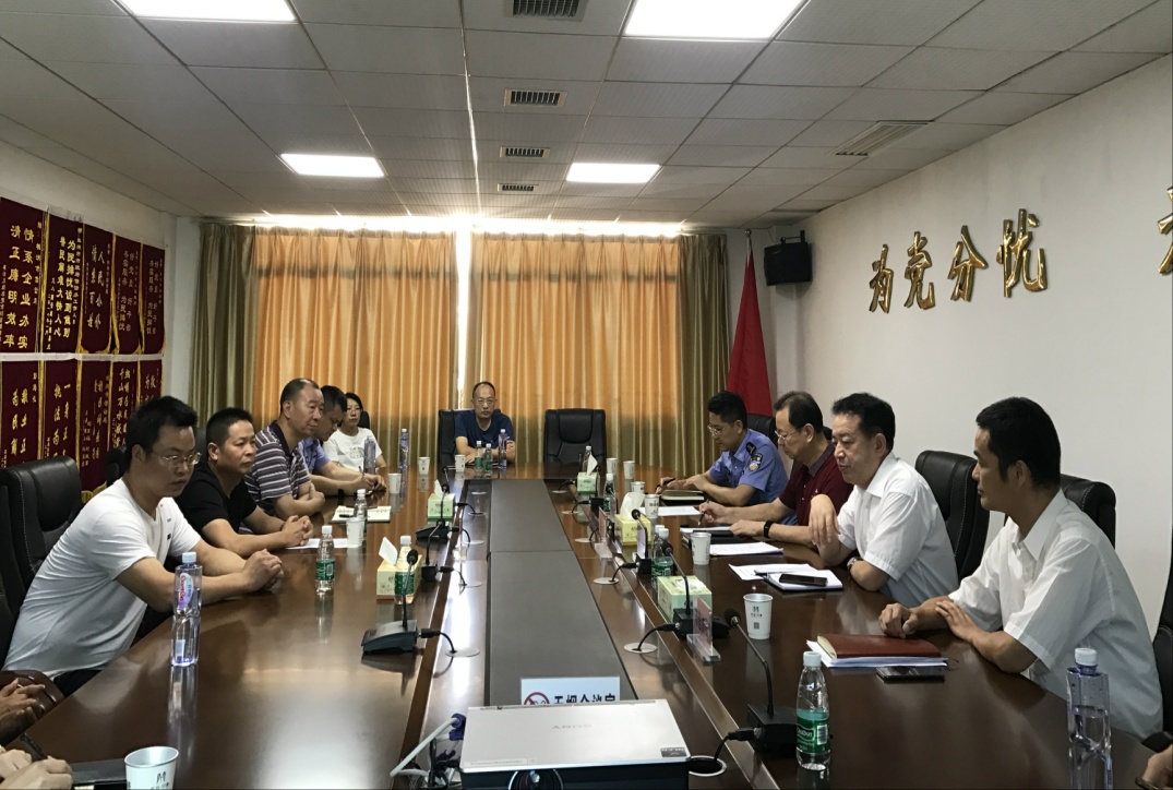 株洲市人民政府副市长、市公安局局长李晓葵到市信访局接待群众来访