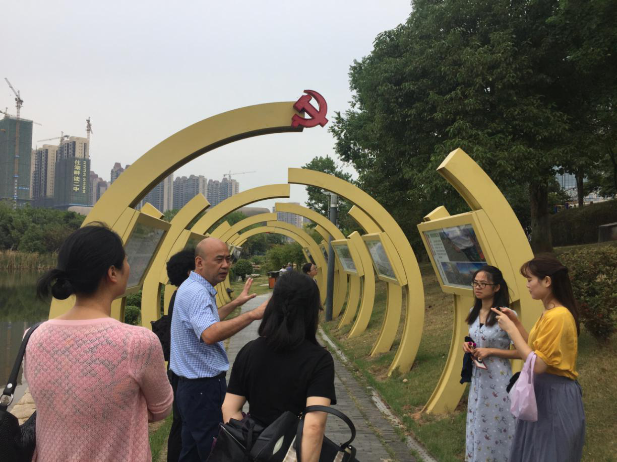走进神农湖、重温党建史——区民政局开展 “不忘初心、牢记使命”主题党日活动