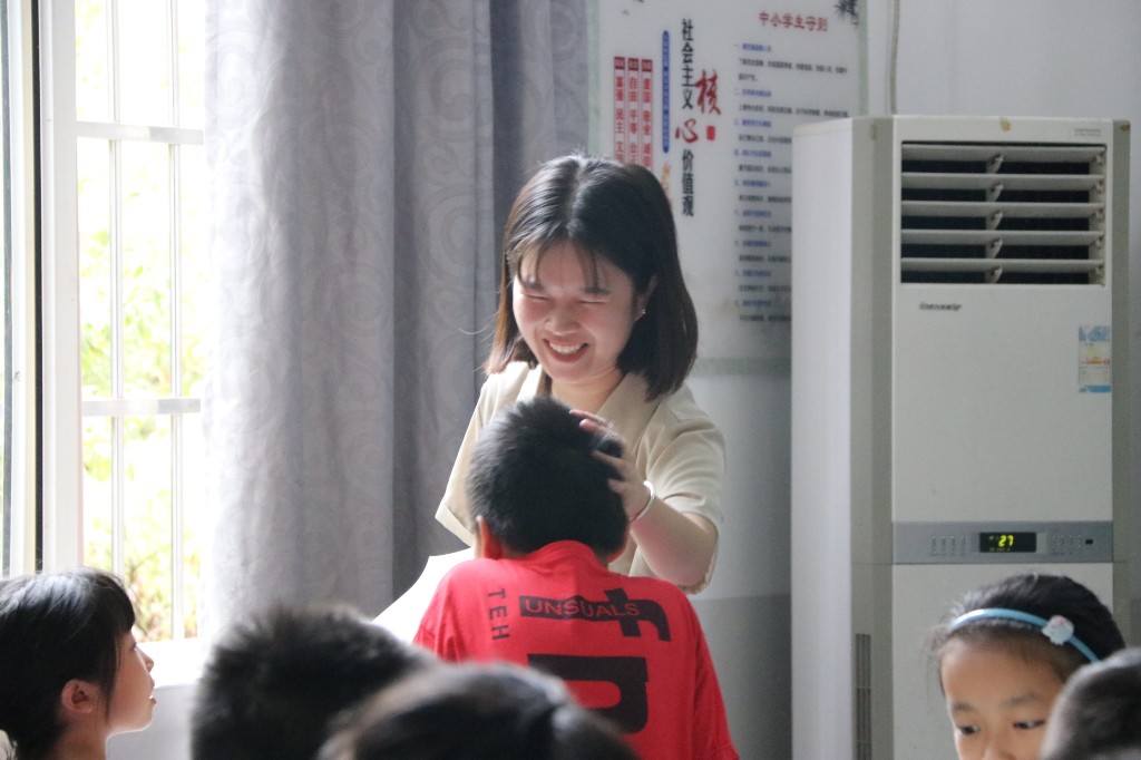 第一天，最美风景处处有！ ——滨江小学2019年秋季开学报名工作