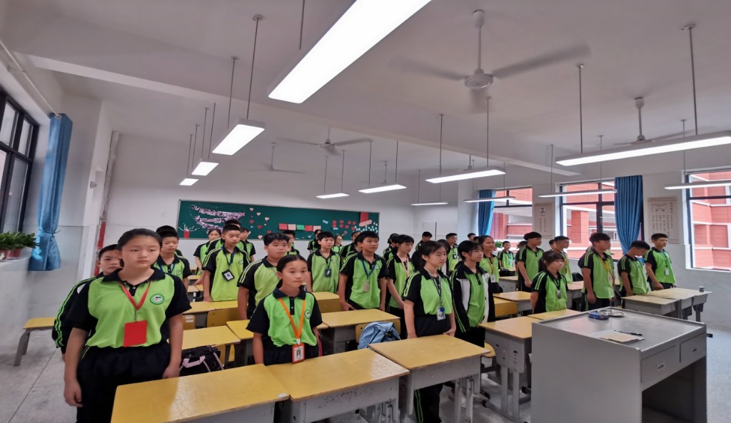 不忘初心，追梦前行 ——记菱溪中学九月一日开学报到