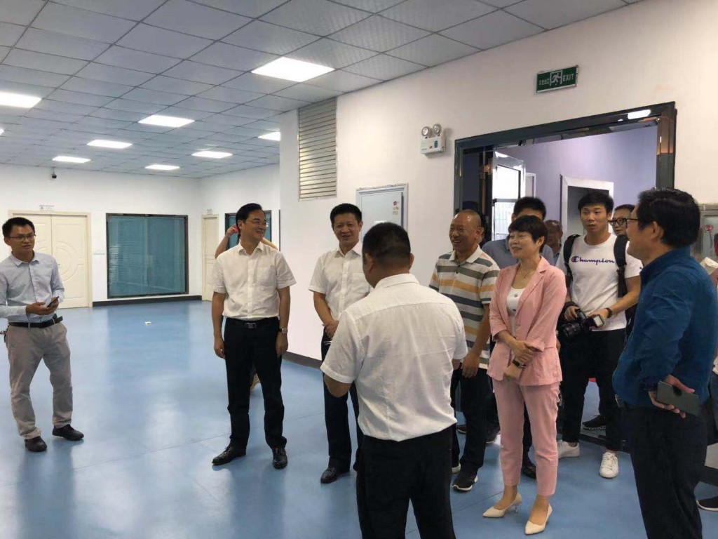 市人社局在我区金山电商产业创业孵化基地举行授牌仪式
