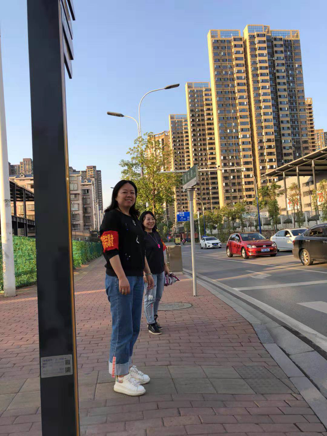区民政局开展“践行文明交通，共创文明城市” 文明劝导志愿活动