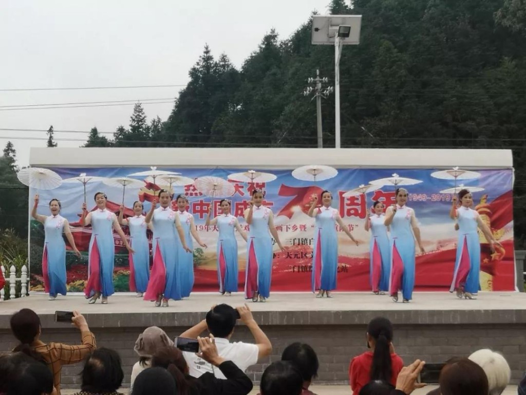 2019年天元区文化馆送戏、送书画下乡惠民活动走进三门镇白石村！