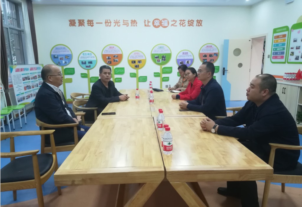 区委统战部一行到茨菇塘街道幸福里调研工作