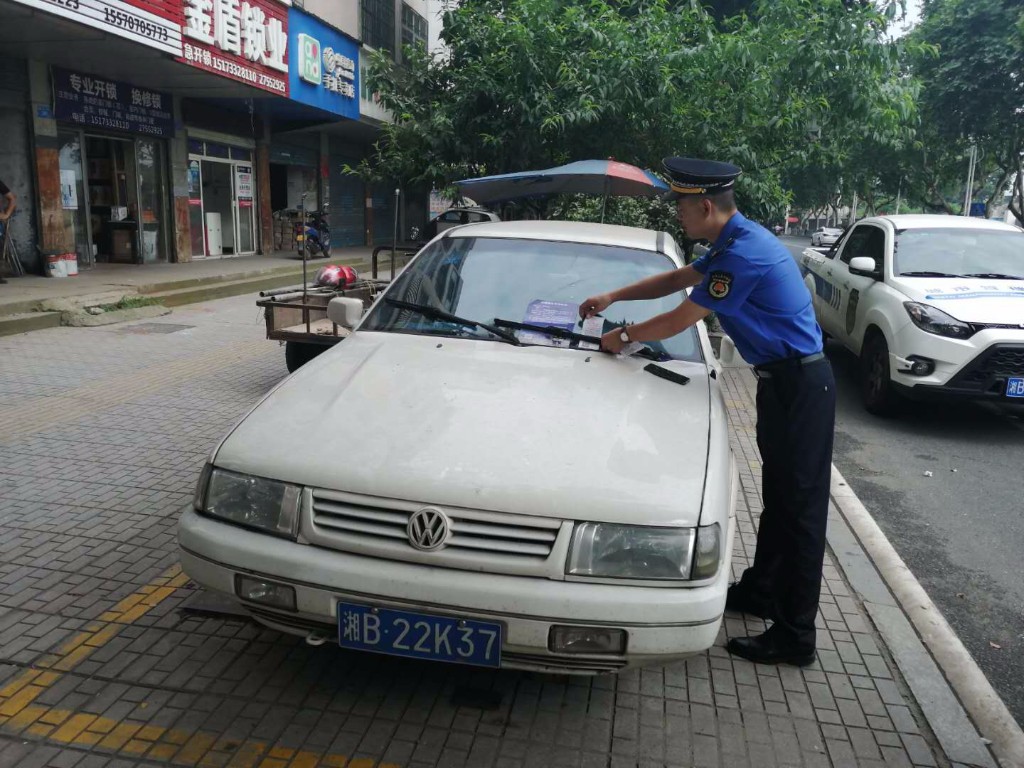 人行道违停处罚系统上线4个月 全市共“贴单”执法41045台次