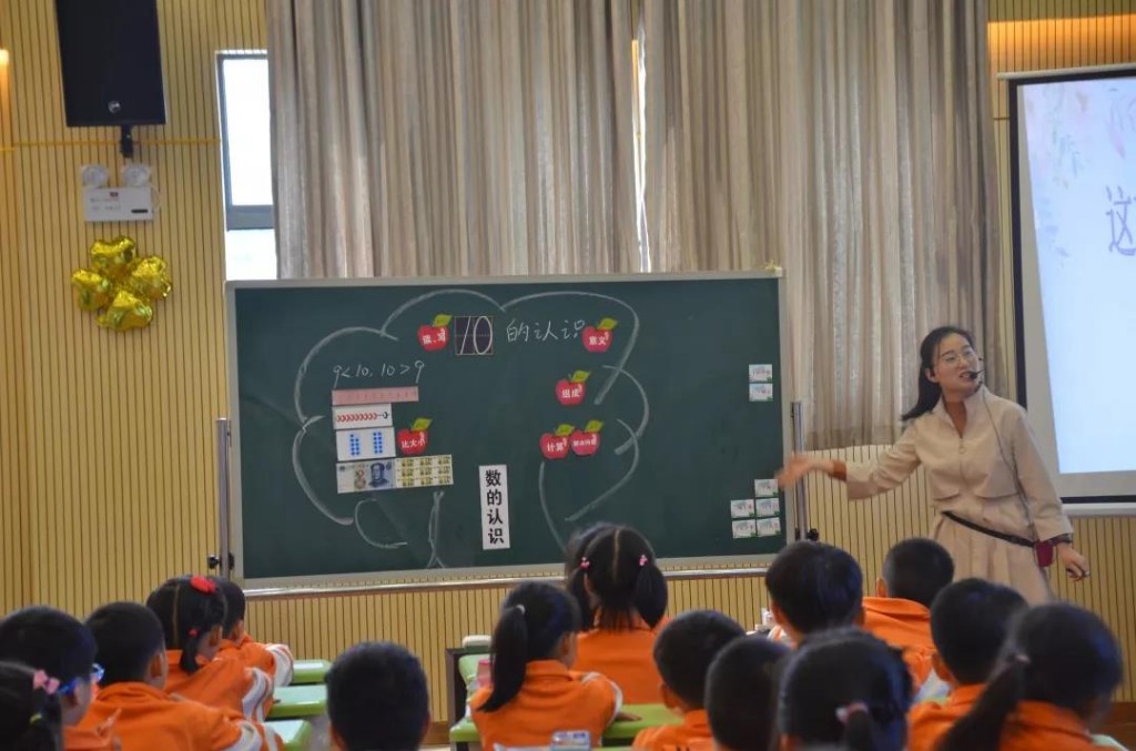 天元区小学数学“深度解读教材，创意设计 教学”师徒结对课堂教学竞赛第一场