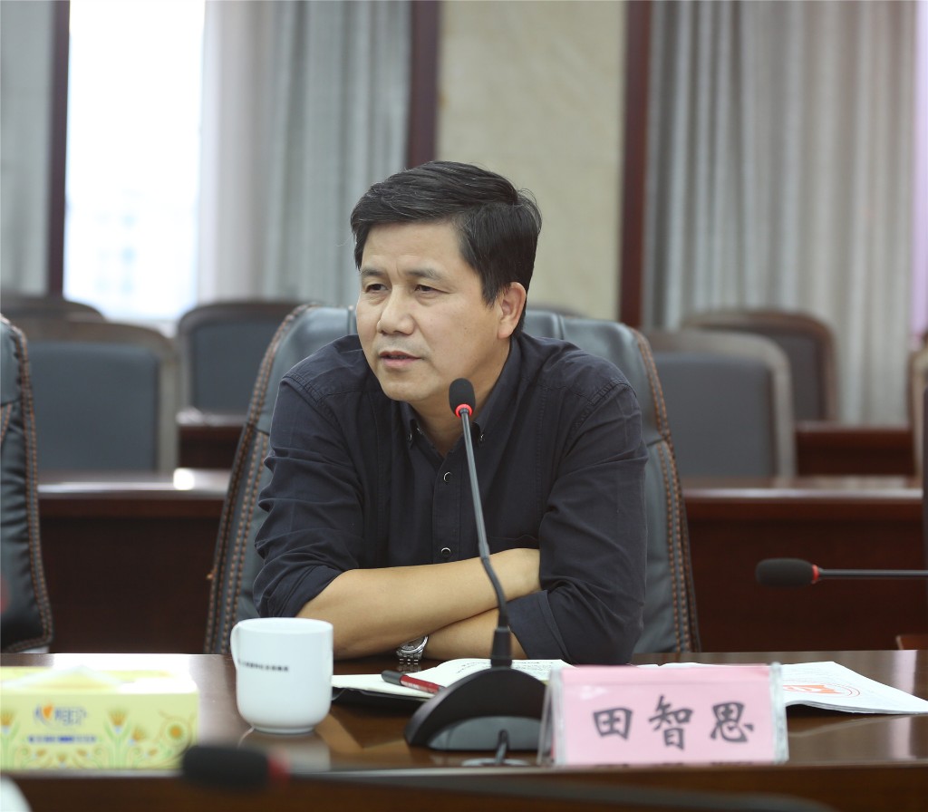市人社局组织召开青年干部座谈会