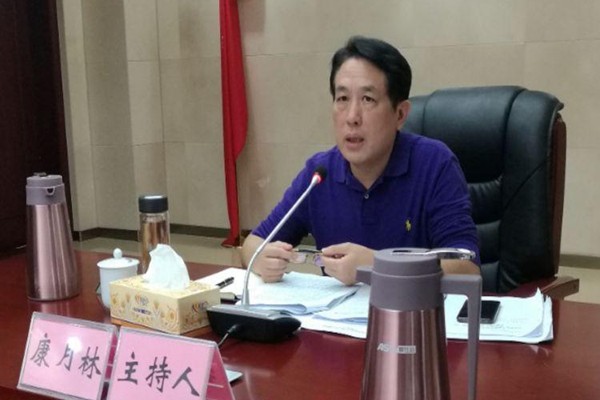 康月林主持召开县委常委会会议