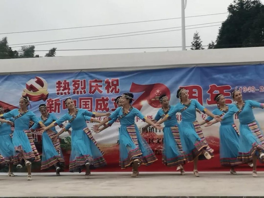 2019年天元区文化馆送戏、送书画下乡惠民活动走进三门镇白石村！