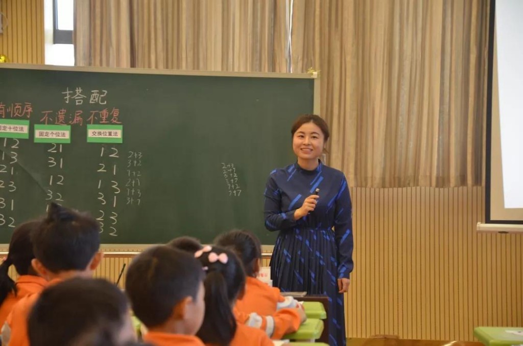 天元区小学数学“深度解读教材，创意设计 教学”师徒结对课堂教学竞赛第一场